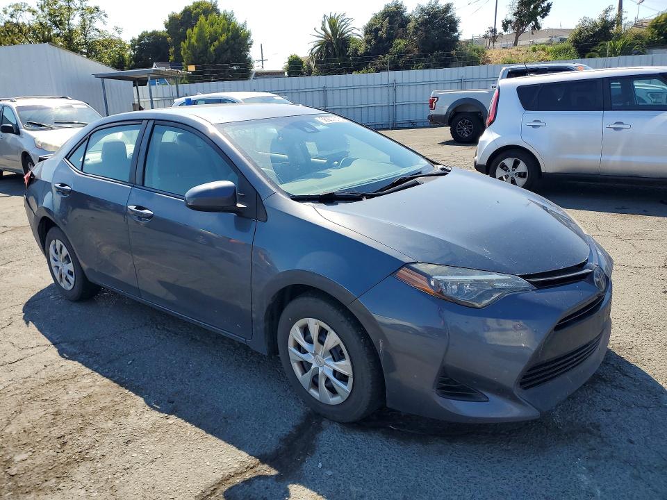 58267016 :رقم المزاد ، 5YFBPRHE0HP687281 vin ، 2017 Toyota Corolla مزاد بيع