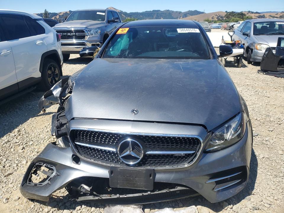 58646576 :رقم المزاد ، WDDZF6EB0JA403643 vin ، 2018 Mercedes-benz E مزاد بيع