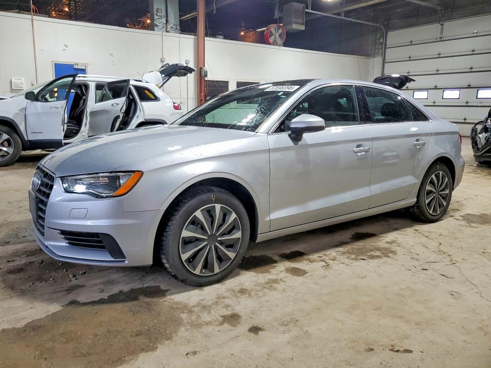 Продажа на аукционе авто 2015 Audi A3, vin: WAUEFGFFXF1033354, номер лота: 57698396