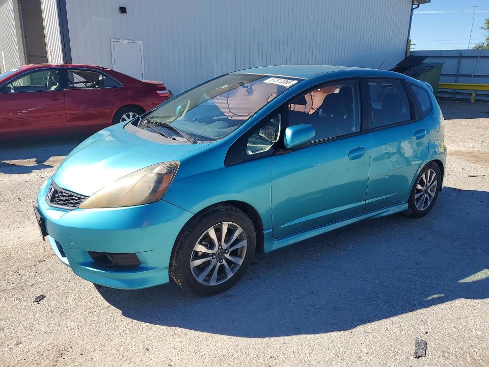57313366 :رقم المزاد ، JHMGE8H50DC023523 vin ، 2013 Honda Fit مزاد بيع