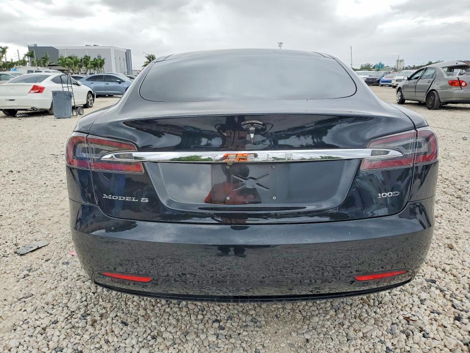 55637906 :رقم المزاد ، 5YJSA1E25HF222326 vin ، 2017 Tesla Model S مزاد بيع