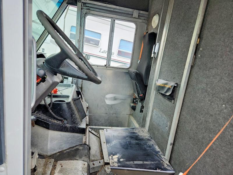 53751796 :رقم المزاد ، 4UZAANDU59CAF1883 vin ، 2009 Freightliner Chassis مزاد بيع