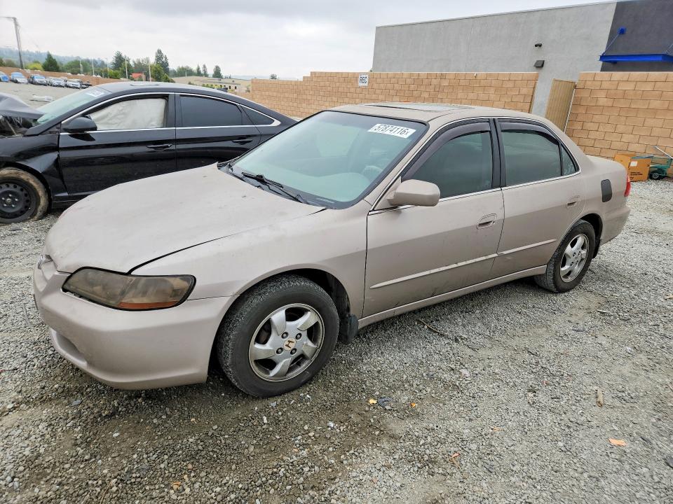 1998 Honda Accord მანქანა იყიდება აუქციონზე, vin: 1HGCG6677WA113416, აუქციონის ნომერი: 57874116