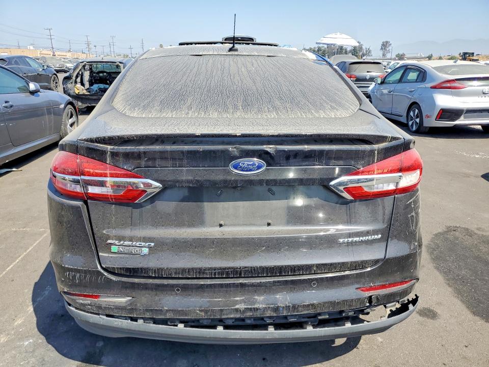 55104476 :رقم المزاد ، 3FA6P0SU8KR216242 vin ، 2019 Ford Fusion مزاد بيع