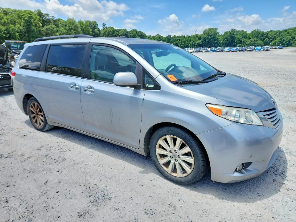 58025666 :رقم المزاد ، 5TDDK3DC1BS020016 vin ، 2011 Toyota Sienna مزاد بيع