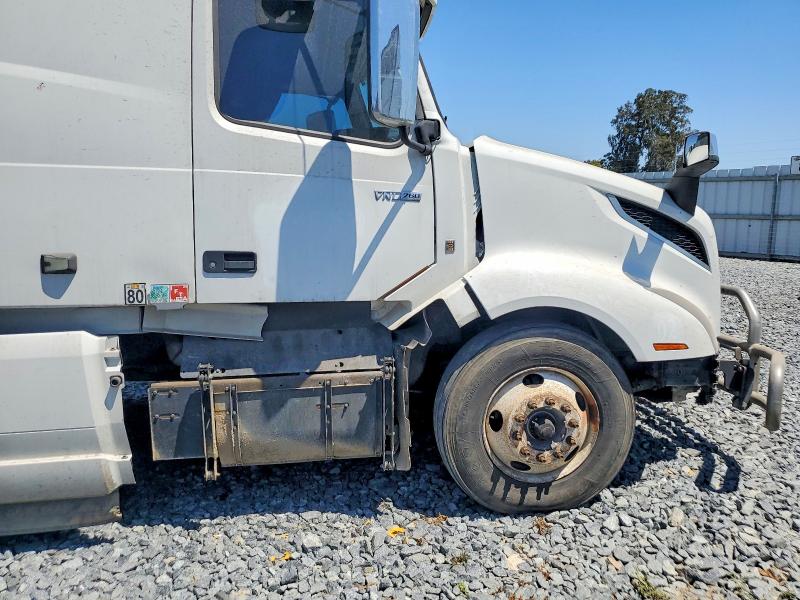 2022 Volvo Vn მანქანა იყიდება აუქციონზე, vin: 4V4NC9EJ1NN305993, აუქციონის ნომერი: 55325586
