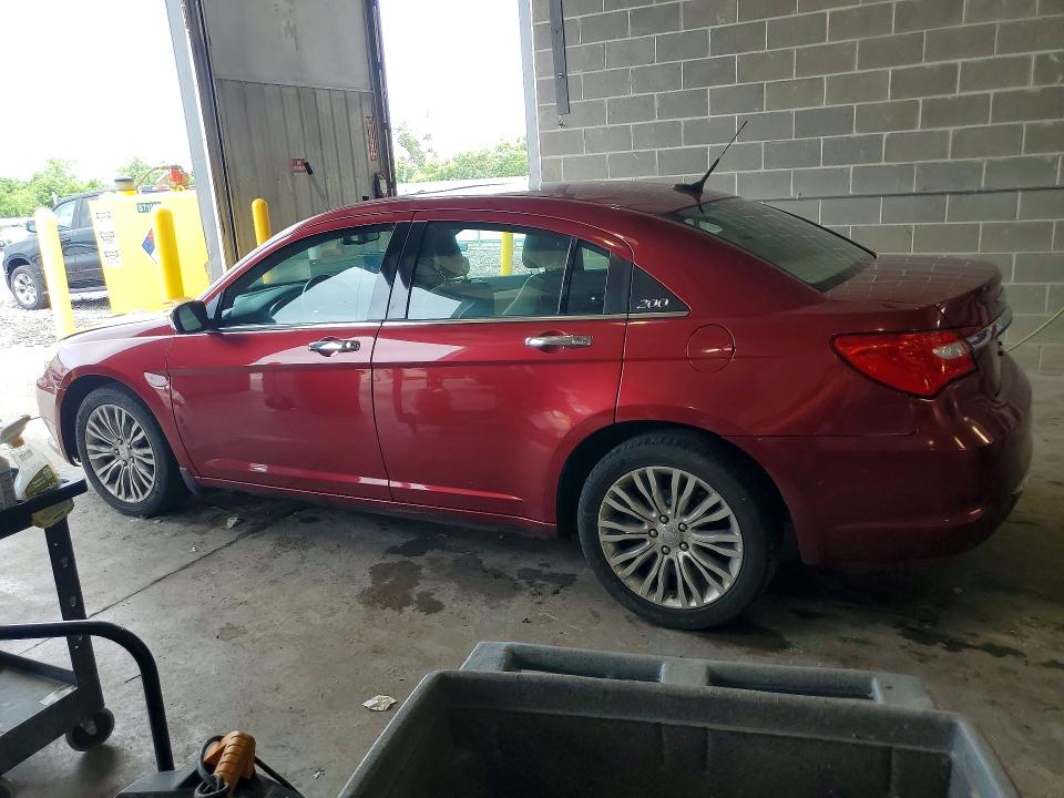 56521826 :رقم المزاد ، 1C3BC2FG4BN504741 vin ، 2011 Chrysler 200 مزاد بيع