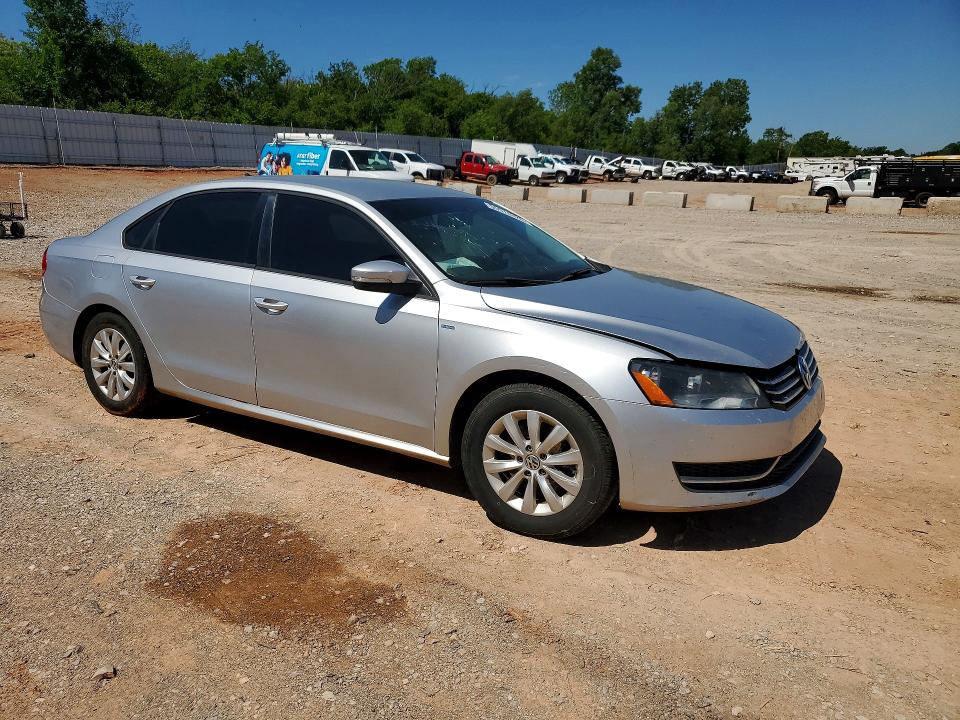 55574326 :رقم المزاد ، 1VWAT7A3XFC066623 vin ، 2015 Volkswagen Passat مزاد بيع
