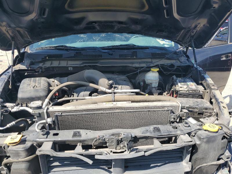 58596076 :رقم المزاد ، 1C6RR6LT9JS105493 vin ، 2018 Ram 1500 مزاد بيع