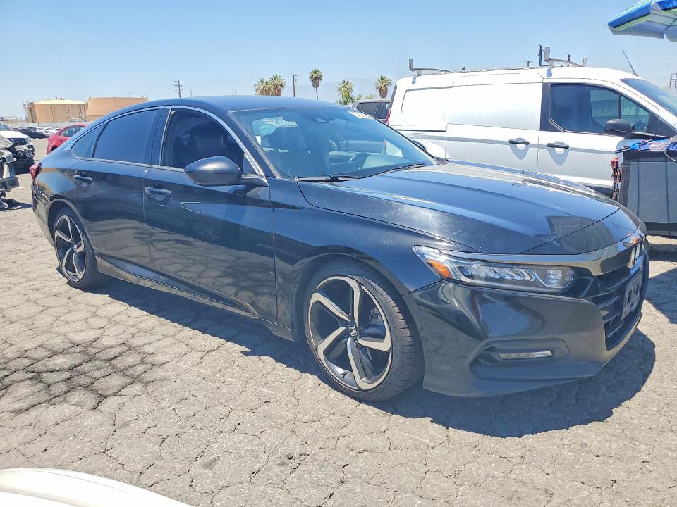 57002556 :رقم المزاد ، 1HGCV1F37JA149010 vin ، 2018 Honda Accord مزاد بيع