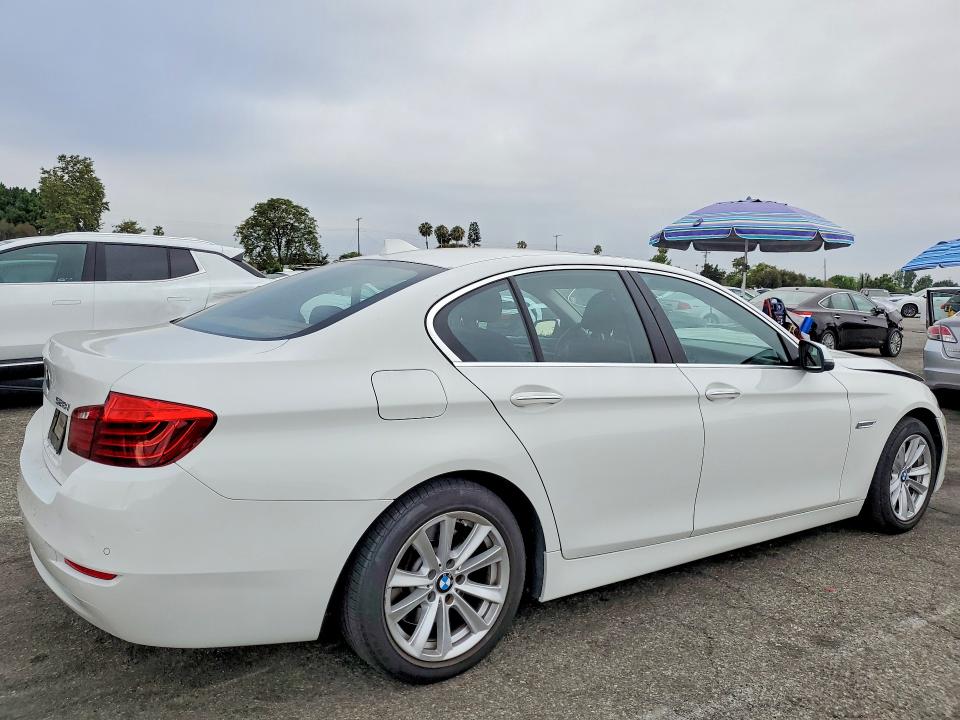 56529846 :رقم المزاد ، WBA5A5C5XFD521457 vin ، 2015 Bmw 528 مزاد بيع