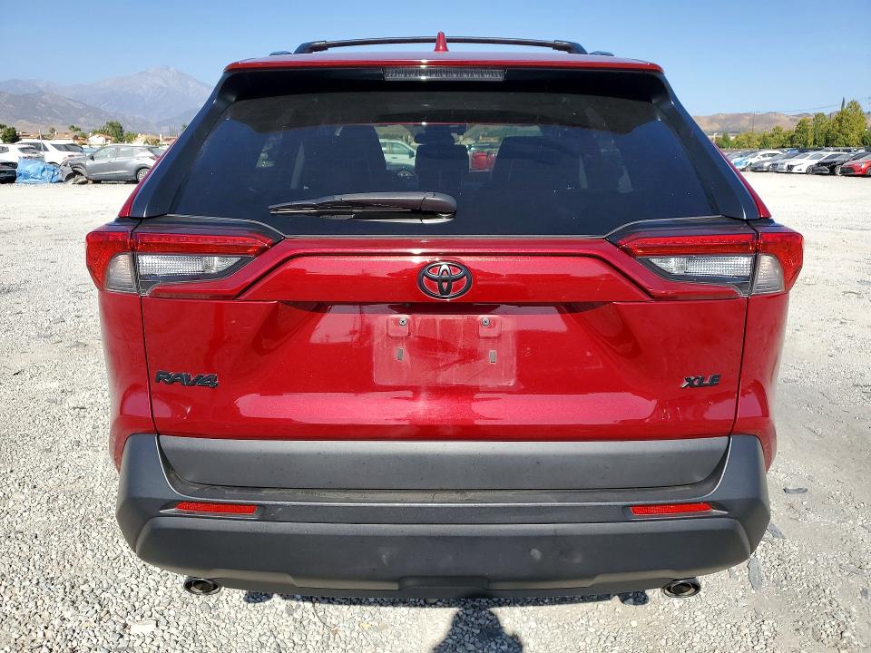 56818946 :رقم المزاد ، 2T3C1RFV2MW150730 vin ، 2021 Toyota Rav4 مزاد بيع