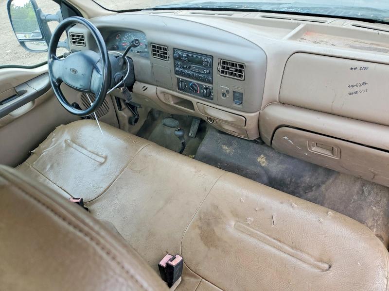 56421246 :رقم المزاد ، 1FTSF31L82EA74001 vin ، 2002 Ford F350 مزاد بيع