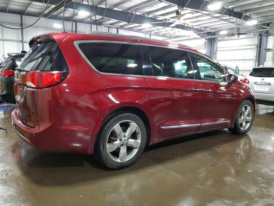 55549246 :رقم المزاد ، 2C4RC1BGXJR116182 vin ، 2018 Chrysler Pacifica مزاد بيع