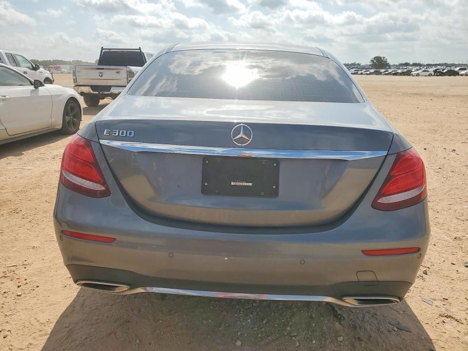 58511676 :رقم المزاد ، WDDZF4JB5HA271533 vin ، 2017 Mercedes-benz E مزاد بيع