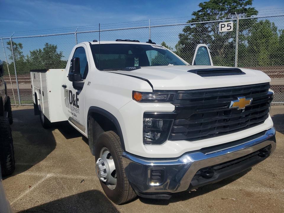 55570256 :رقم المزاد ، 1GB3KSE70SF142054 vin ، 2025 Chevrolet Silverado مزاد بيع
