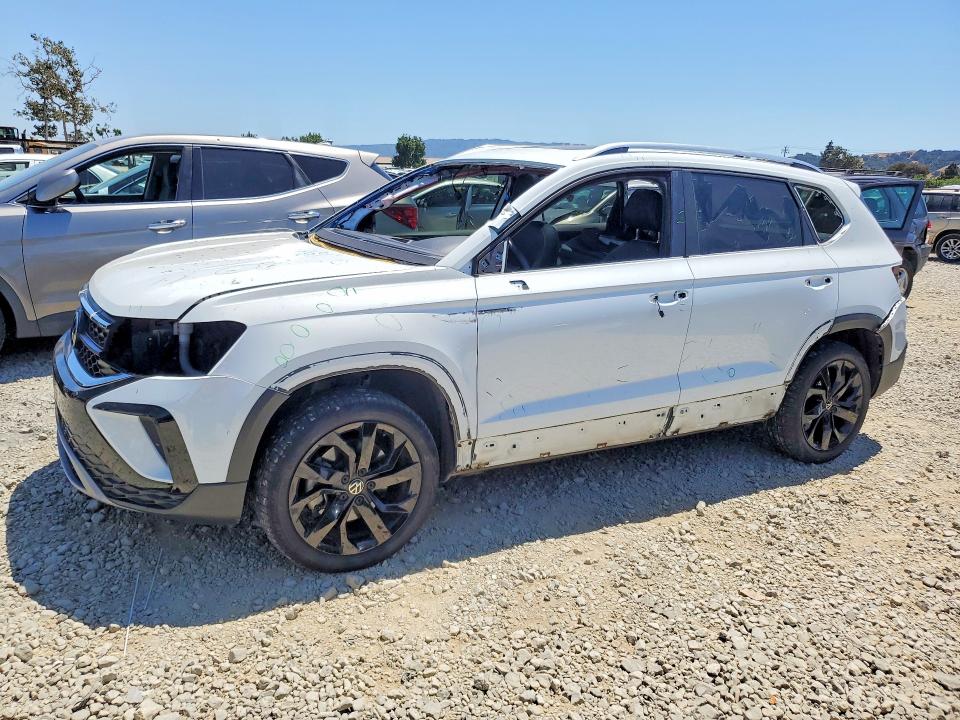 57592766 :رقم المزاد ، 3VVTX7B23NM075314 vin ، 2022 Volkswagen Taos مزاد بيع
