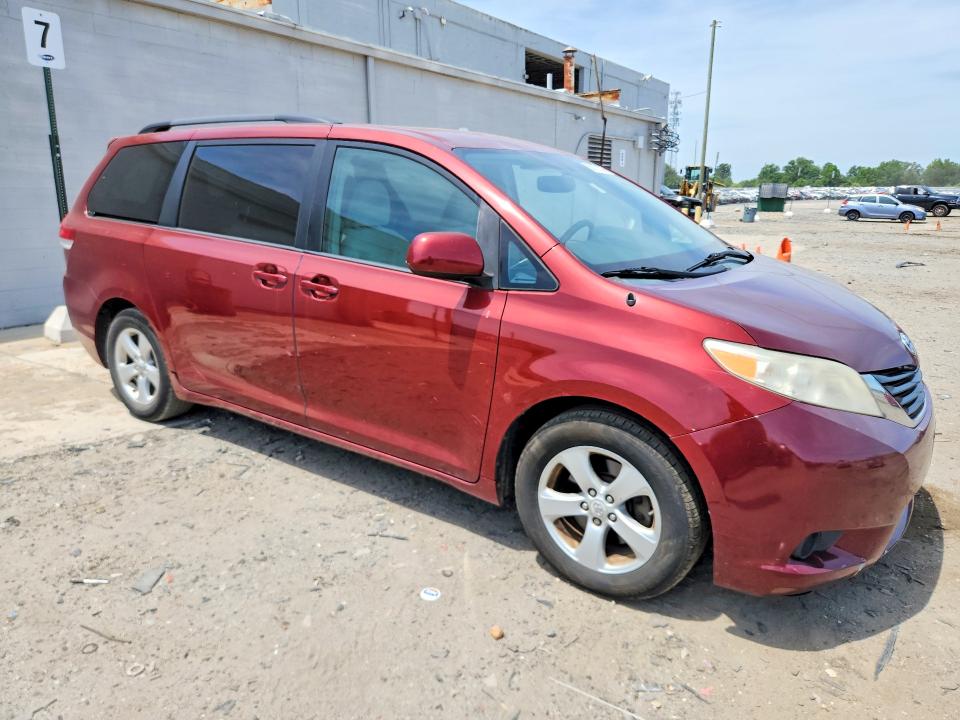 56271706 :رقم المزاد ، 5TDKK3DC8CS208296 vin ، 2012 Toyota Sienna مزاد بيع