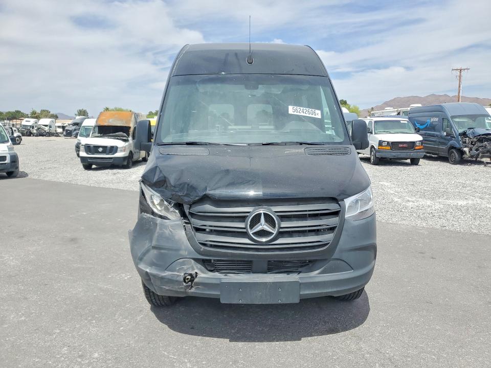 56242606 :رقم المزاد ، W1Z4EFHY8NP516936 vin ، 2022 Mercedes Benz Sprinter مزاد بيع