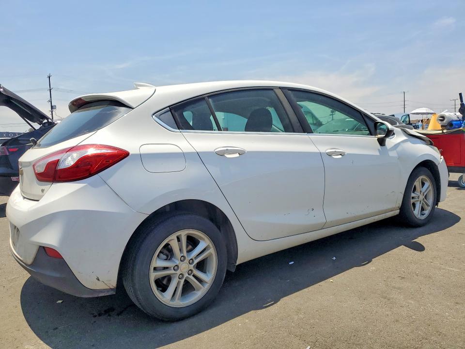 56161366 :رقم المزاد ، 3G1BE6SM0JS551870 vin ، 2018 Chevrolet Cruze مزاد بيع