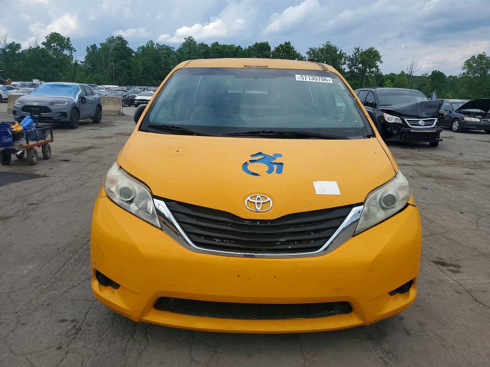 2017 Toyota Sienna მანქანა იყიდება აუქციონზე, vin: 5TDZZ3DC2HS858730, აუქციონის ნომერი: 57135706