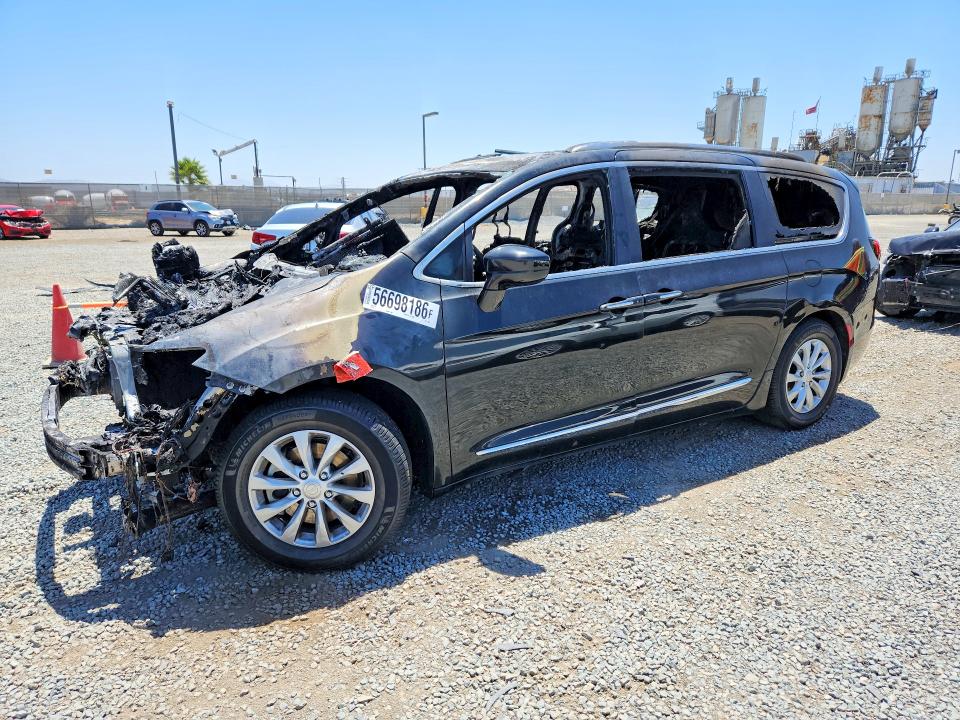 Продажа на аукционе авто 2018 Chrysler Pacifica, vin: 2C4RC1EG1JR149924, номер лота: 56698186
