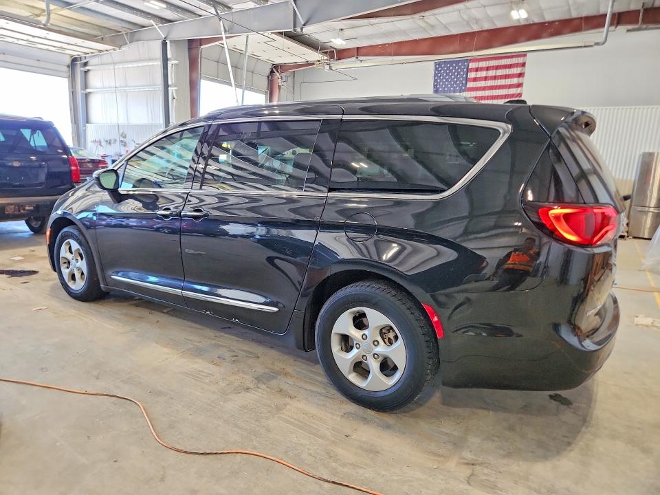 Продажа на аукционе авто 2017 Chrysler Pacifica, vin: 2C4RC1EG5HR588814, номер лота: 57410116