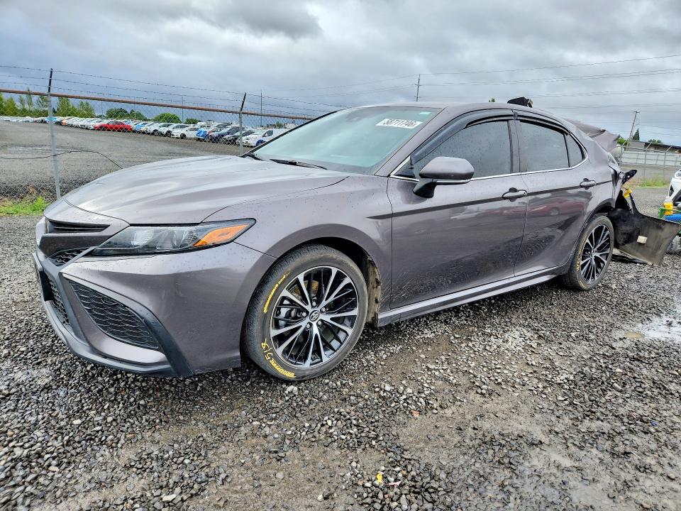 58711746 :رقم المزاد ، 4T1G11AK9NU656002 vin ، 2022 Toyota Camry مزاد بيع