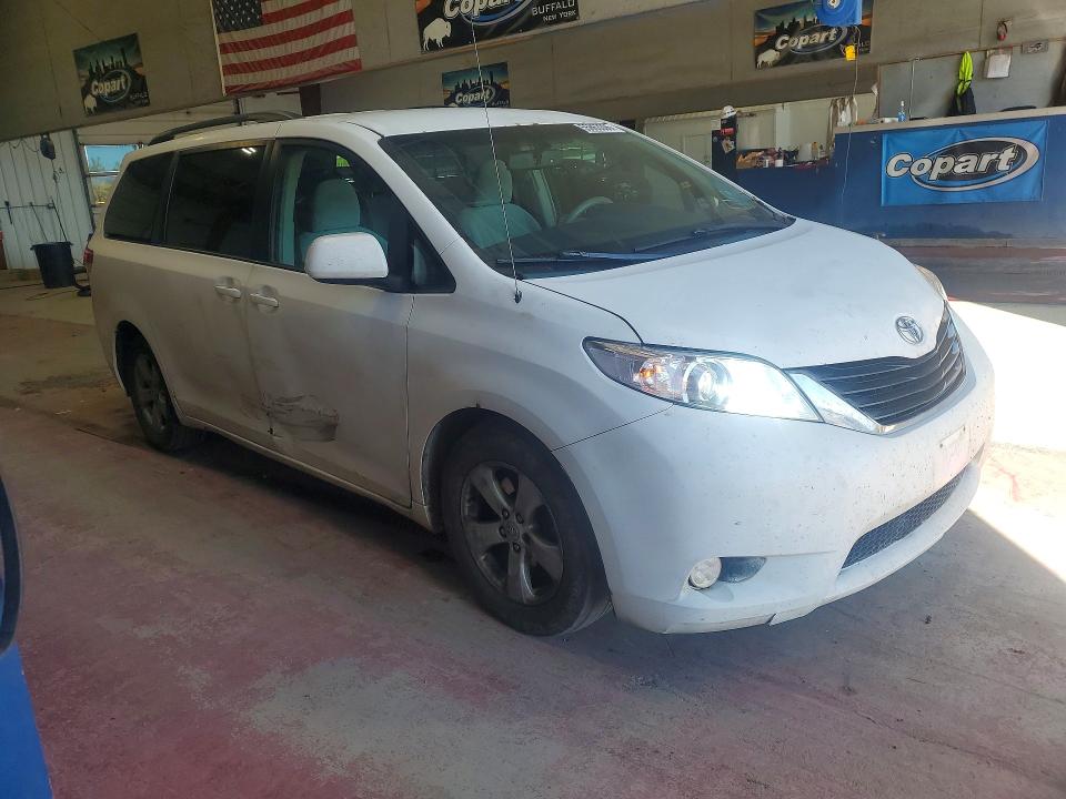 2011 Toyota Sienna მანქანა იყიდება აუქციონზე, vin: 5TDKK3DC4BS103687, აუქციონის ნომერი: 55863396