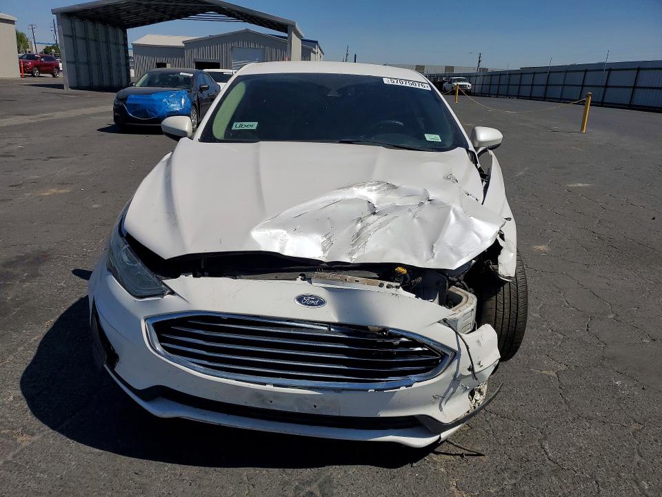 57075076 :رقم المزاد ، 3FA6P0LUXKR208982 vin ، 2019 Ford Fusion مزاد بيع