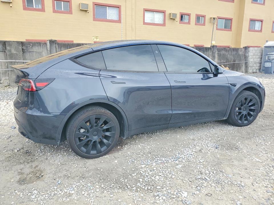 2024 Tesla Model Y მანქანა იყიდება აუქციონზე, vin: 7SAYGDEE5RF037184, აუქციონის ნომერი: 56110156