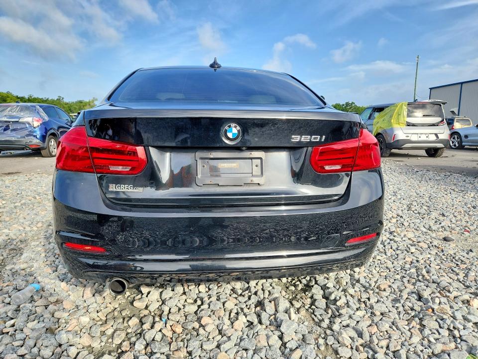 55709796 :رقم المزاد ، WBA8A9C5XJAH14726 vin ، 2018 Bmw 320 مزاد بيع