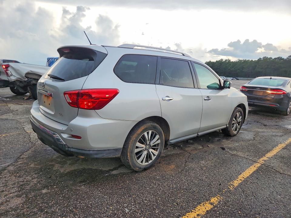 58003576 :رقم المزاد ، 5N1DR2MN4JC641673 vin ، 2018 Nissan Pathfinder مزاد بيع