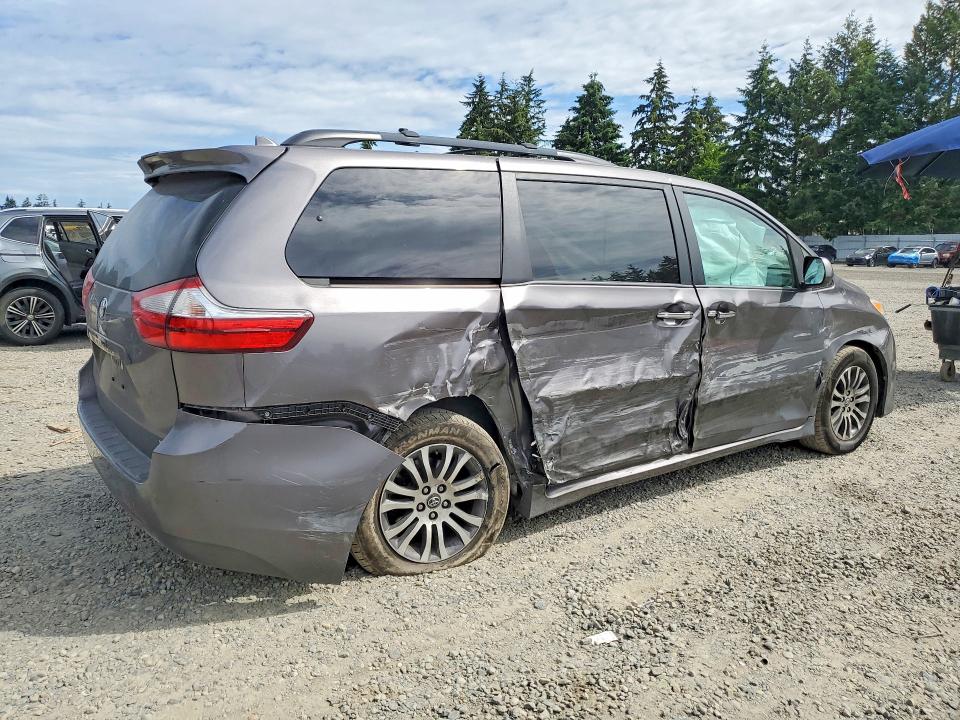 2018 Toyota Sienna მანქანა იყიდება აუქციონზე, vin: 5TDYZ3DC8JS933478, აუქციონის ნომერი: 55656806