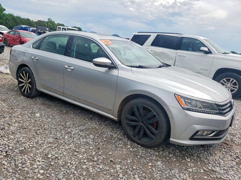 2017 Volkswagen Passat მანქანა იყიდება აუქციონზე, vin: 1VWCT7A37HC002972, აუქციონის ნომერი: 57337186