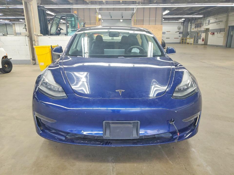 56090916 :رقم المزاد ، 5YJ3E1EA0JF008155 vin ، 2018 Tesla Model 3 مزاد بيع