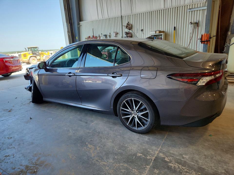 58885886 :رقم المزاد ، 4T1F31AK3NU572067 vin ، 2022 Toyota Camry مزاد بيع