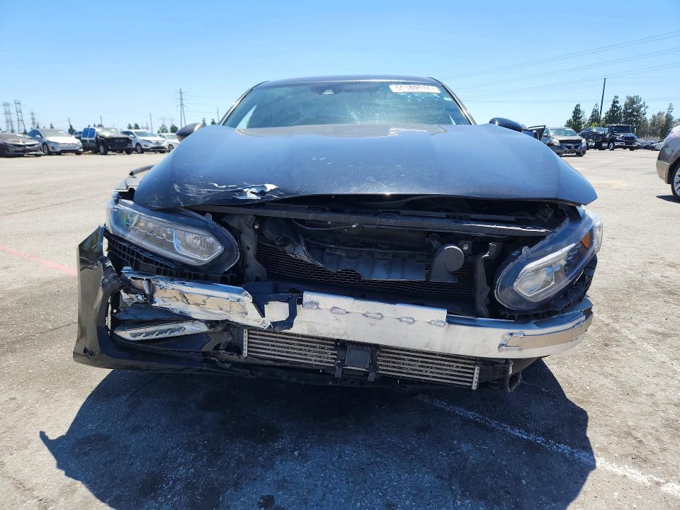 56189016 :رقم المزاد ، 1HGCV1F34JA092121 vin ، 2018 Honda Accord مزاد بيع