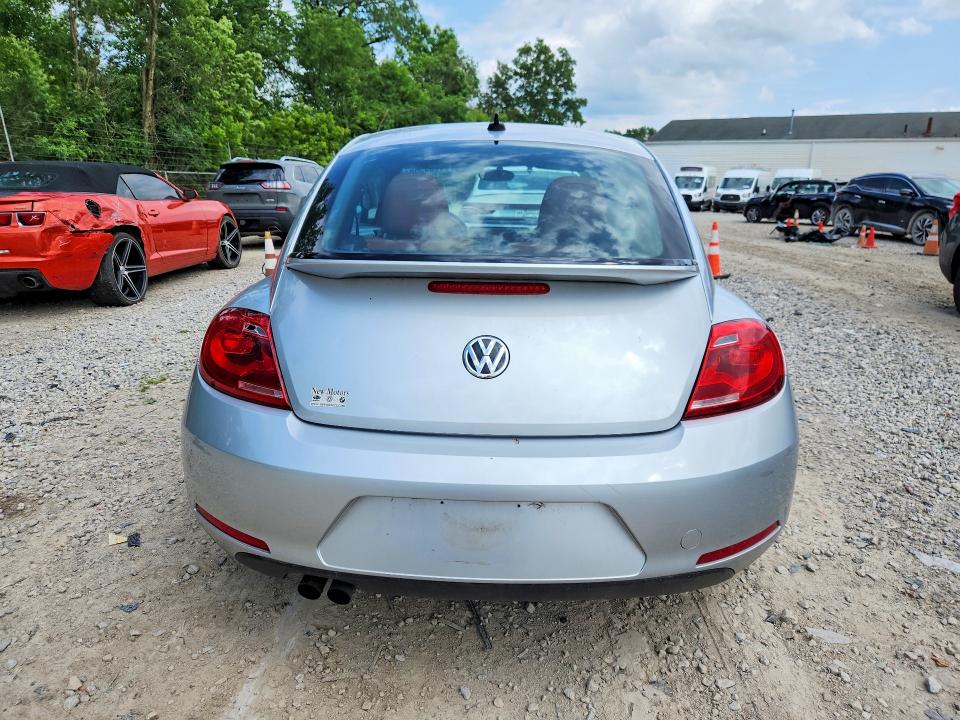 2015 Volkswagen Beetle მანქანა იყიდება აუქციონზე, vin: 3VWF17AT9FM606893, აუქციონის ნომერი: 55295386