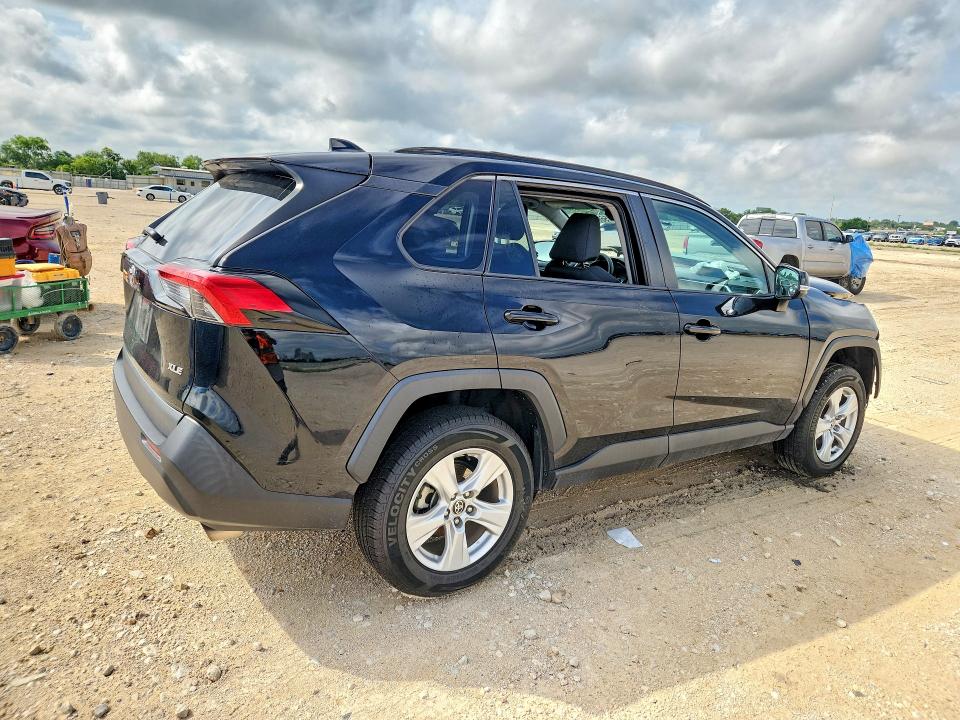 56930856 :رقم المزاد ، 2T3W1RFV0MW150318 vin ، 2021 Toyota Rav4 مزاد بيع