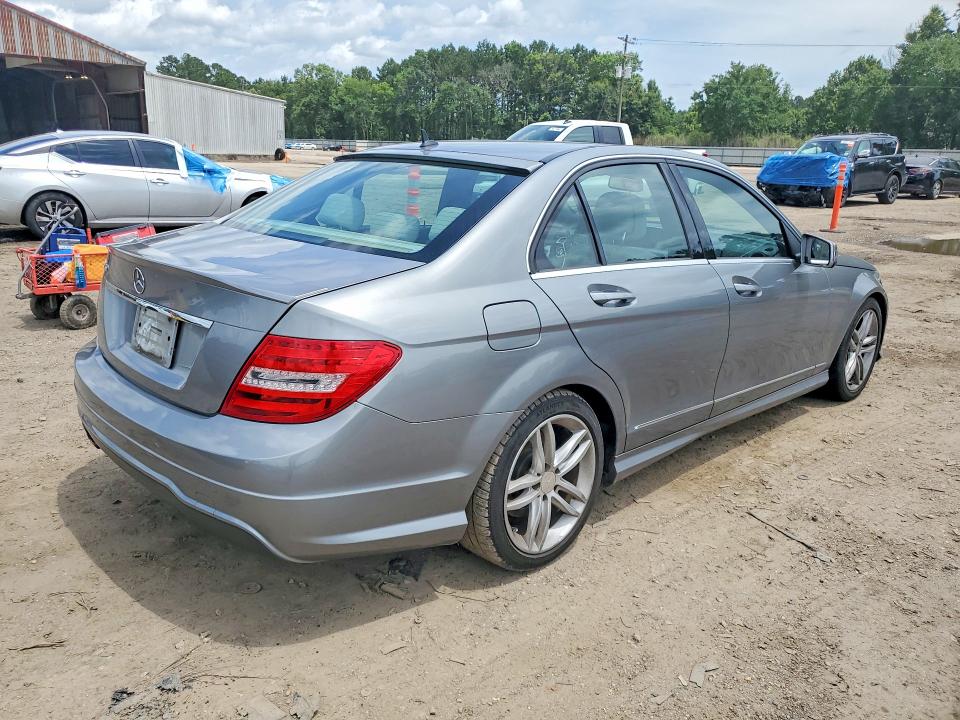 2014 Mercedes-benz C მანქანა იყიდება აუქციონზე, vin: WDDGF4HB9EA946230, აუქციონის ნომერი: 55648156
