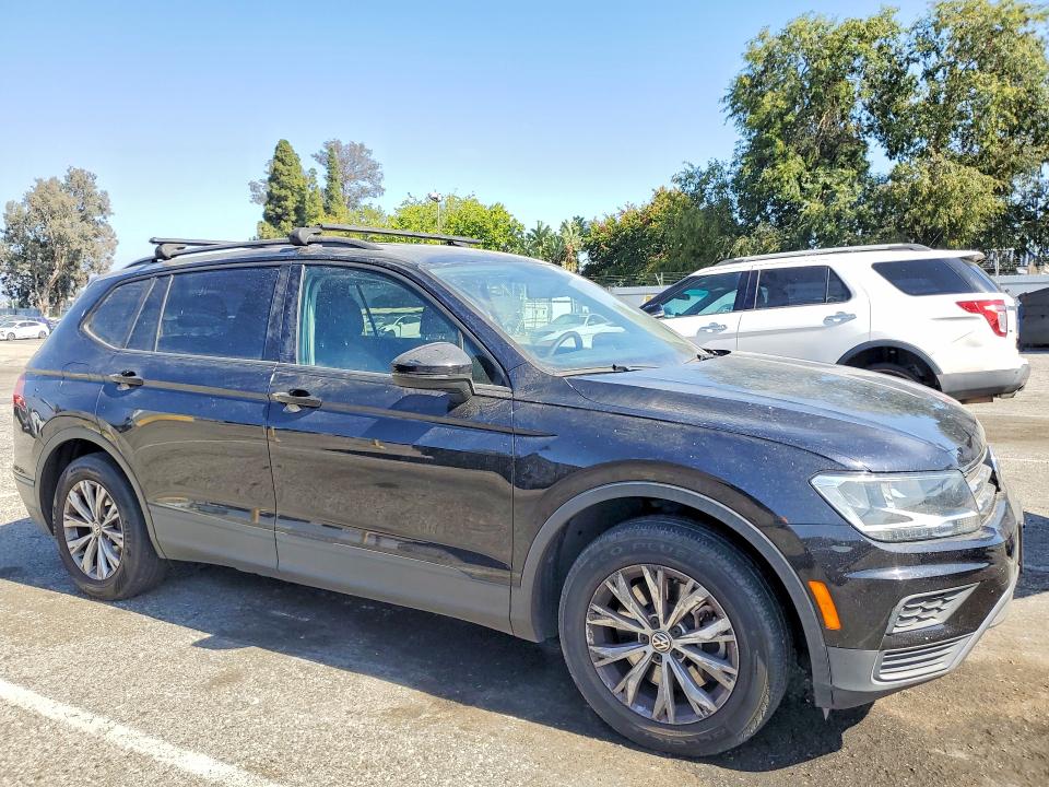Продажа на аукционе авто 2019 Volkswagen Tiguan, vin: 3VV1B7AX6KM062636, номер лота: 55798126