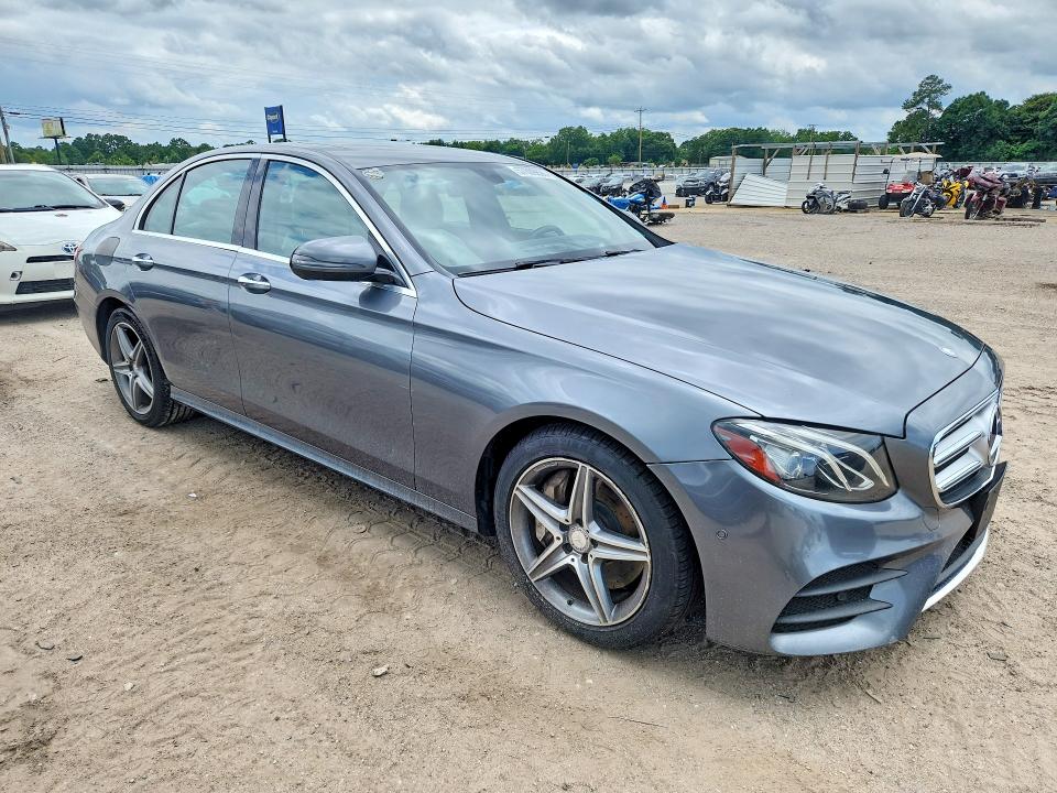 57609896 :رقم المزاد ، WDDZF4KB6HA106072 vin ، 2017 Mercedes-benz E مزاد بيع