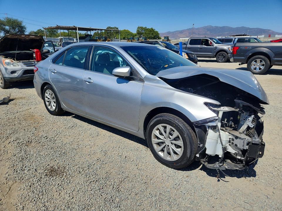 57758406 :رقم المزاد ، 4T1BF1FK7HU438164 vin ، 2017 Toyota Camry مزاد بيع
