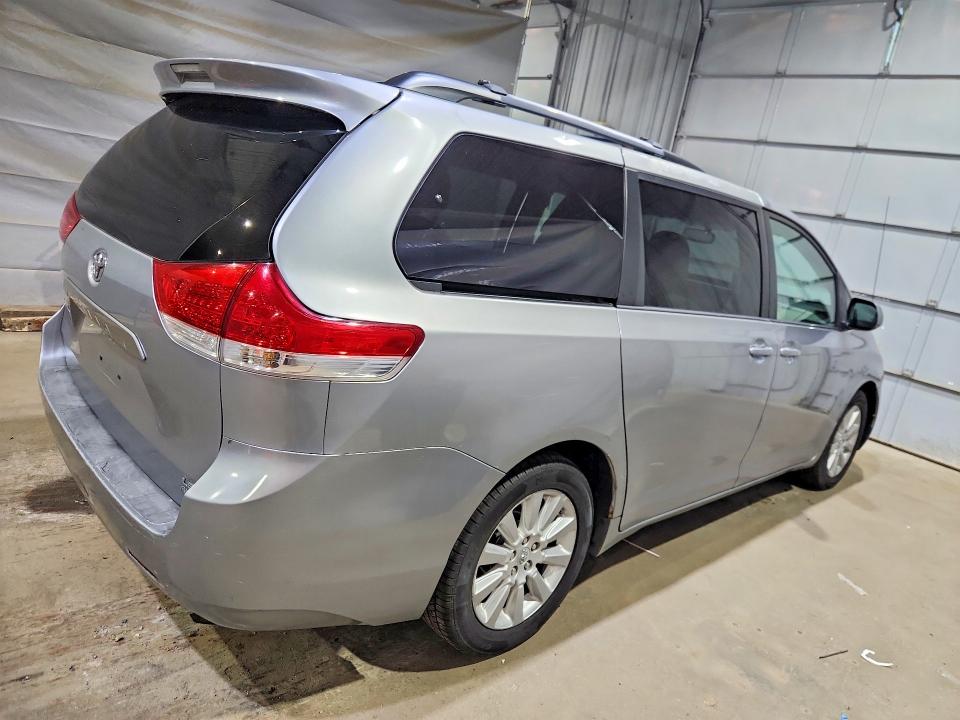 2011 Toyota Sienna მანქანა იყიდება აუქციონზე, vin: 5TDJK3DC4BS025326, აუქციონის ნომერი: 58432756