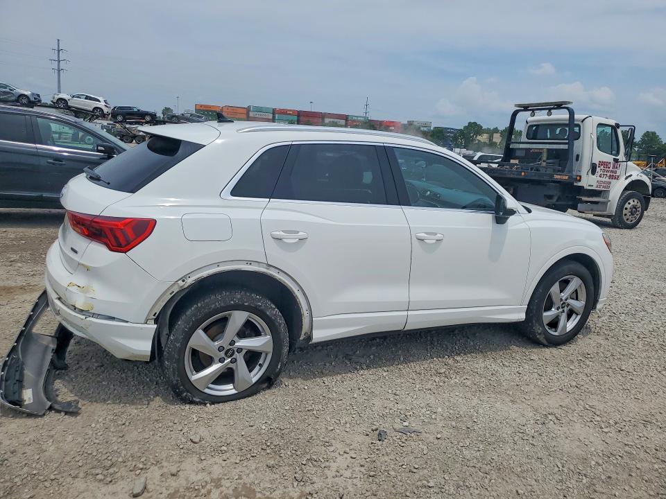 56129826 :رقم المزاد ، WA1AUCF39M1090075 vin ، 2021 Audi Q3 مزاد بيع