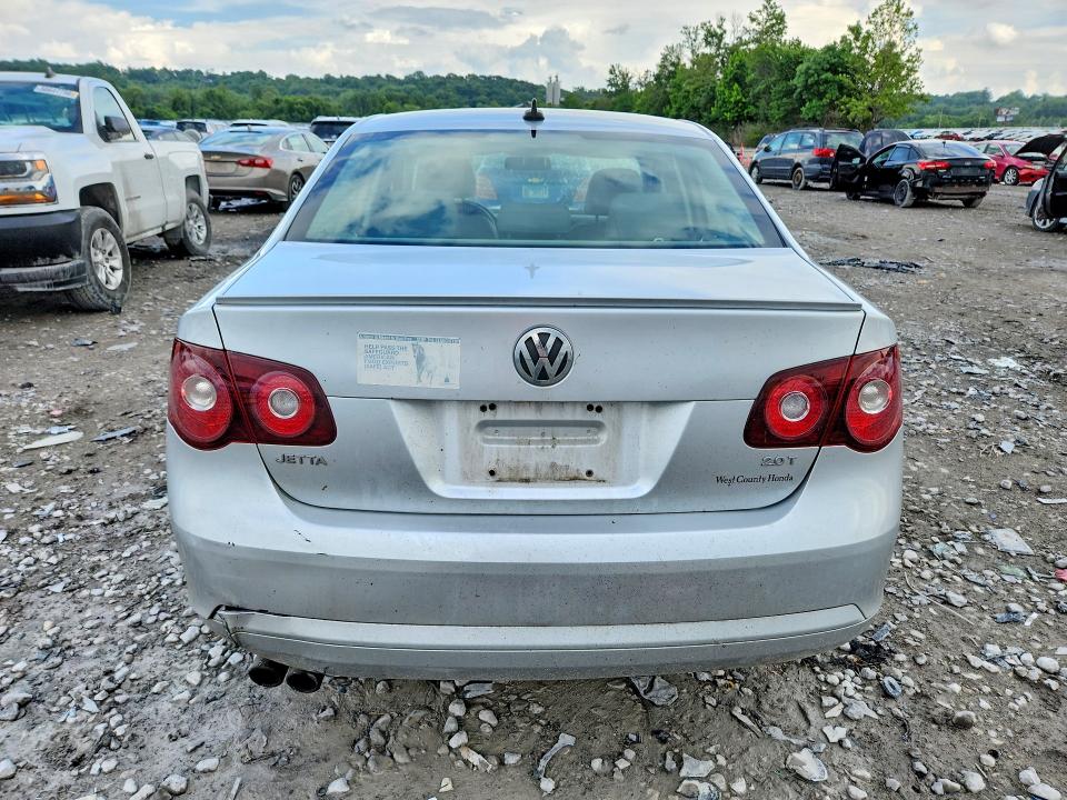 56442866 :رقم المزاد ، 3VWRJ71K58M180949 vin ، 2008 Volkswagen Jetta مزاد بيع