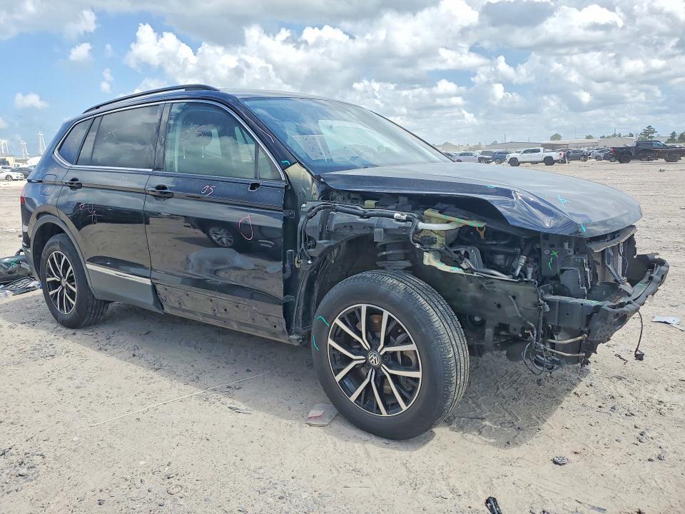56943586 :رقم المزاد ، 3VV3B7AX5MM037691 vin ، 2021 Volkswagen Tiguan مزاد بيع