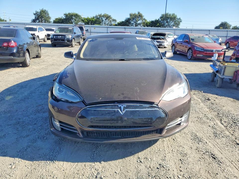 58951266 :رقم المزاد ، 5YJSA1CN1DFP27464 vin ، 2013 Tesla Model S مزاد بيع