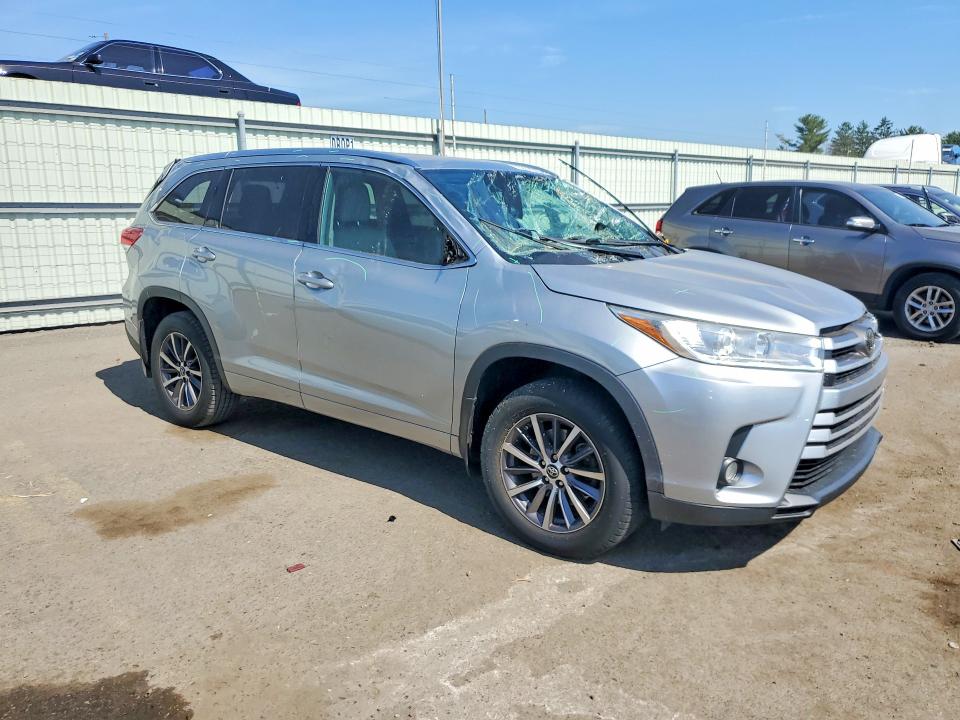 Auction sale of the 2018 Toyota Highlander, vin: 5TDJZRFH1JS878658, lot number: 56572436